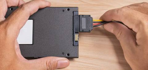 How to connect on sale ssd to pc