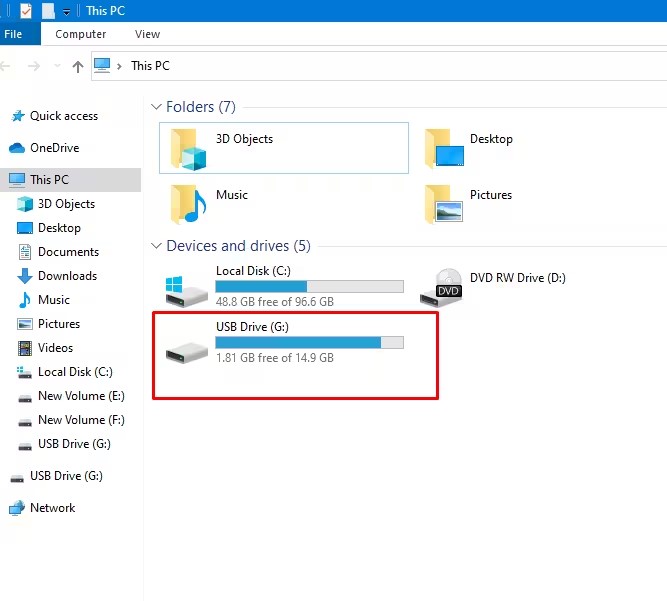 Conectar la unidad flash USB