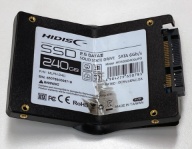 ハンマーなどでSSDを破壊する