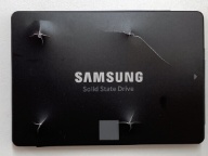 複数箇所にドリルで穴を開ける