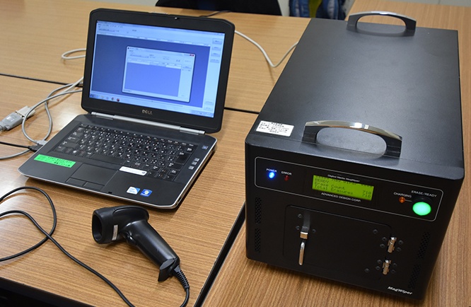 デガウサーを作業台に置く