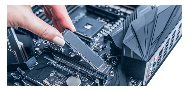 既存のHDDやSSDを取り外し