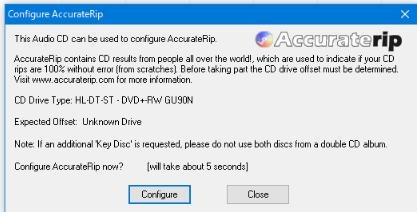音楽CDをドライブに挿入して曲情報を読み込ませる